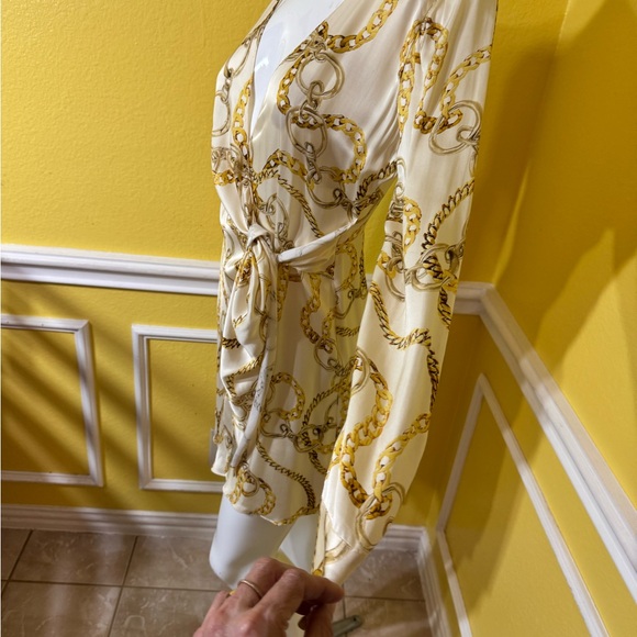 L'AGENCE White and Gold Chain Pattern Blouse - Picture 14 of 16